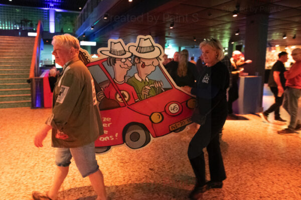 Frank en zijn 'personal Assistant' Rachel brengen de Canta naar het hoofdpodium!